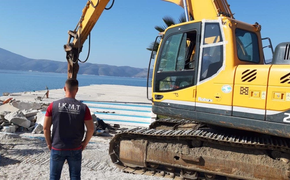 Rama paralajmëron bizneset: Lironi hapësirat publike që keni uzurpuar, do ua shembim